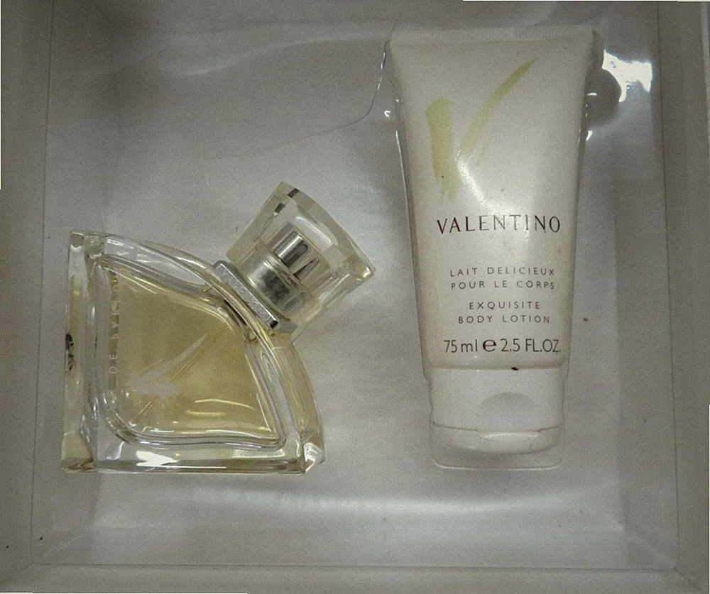 V VALENTINO Eau De Parfum spray 1.6 Oz & Body Lotion 2.5 For Women See dec