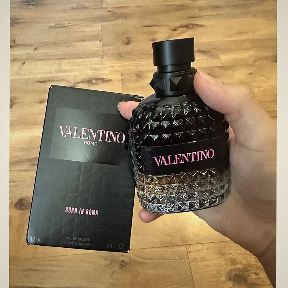 Valentino Born in Roma Eau de Toilette Spray 3.4 fl oz 100ml Limonene Scent