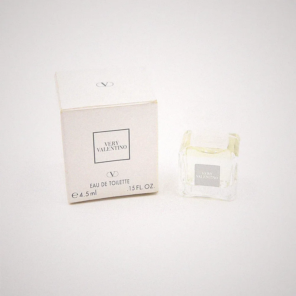 Valentino Very Valentino - 4.5 ml / .15 oz - Mini Perfume Splash - New in box