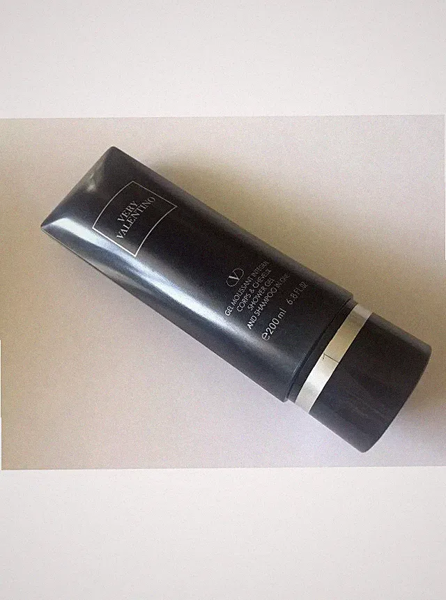 very valentino • gel moussant integral corps • shower gel & shampoo • 200 ml.